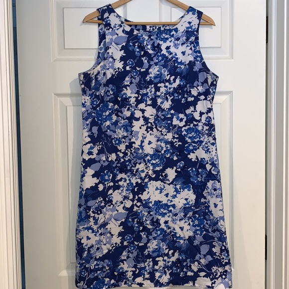 Van Heusen Dresses & Skirts - VanHeusen Dress Sz 10